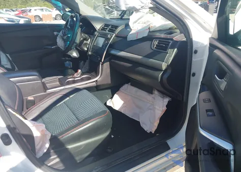 2015 Toyota Camry Se z USA, uszkodzony, nr VIN 4T1BF1FK1FU070898